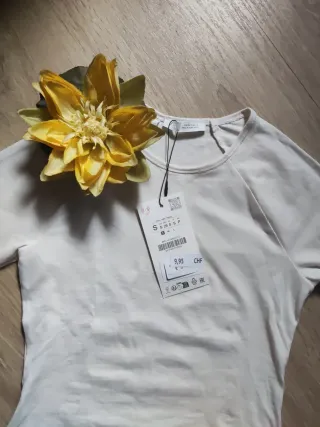 Camiseta Zara media manga.