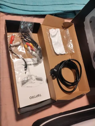 Proyector TOPTRO 1080P TR82