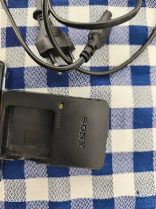 Cámara Sony Cybershot + Accesorios