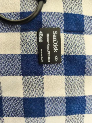 Cámara Sony Cybershot + Accesorios