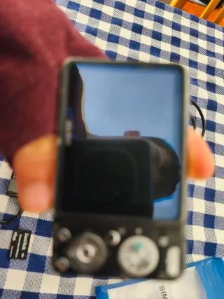 Cámara Sony Cybershot + Accesorios