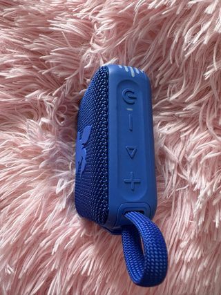 Altavoz Bluetooth azul con diseño de conejo