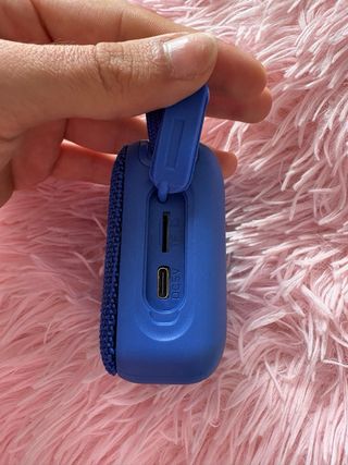 Altavoz Bluetooth azul con diseño de conejo