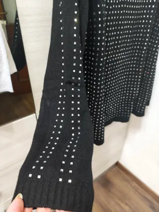 Maglia nera tempesta di strass quadrati