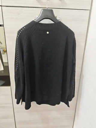 Maglia nera tempesta di strass quadrati