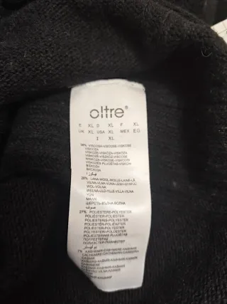 Maglia nera tempesta di strass quadrati