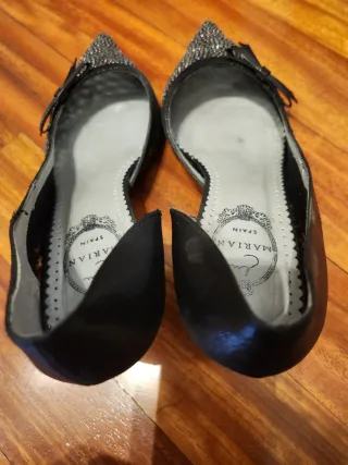 Zapatos de tacón Marian negros con pedrería