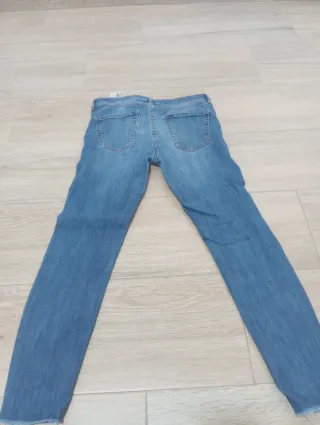 Vaqueros desgastados talla 38