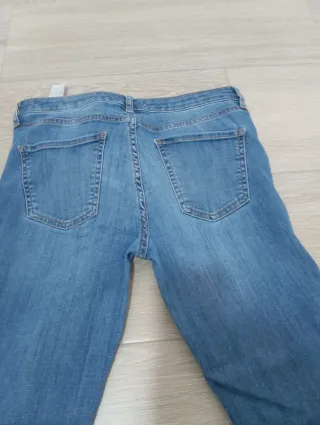 Vaqueros desgastados talla 38