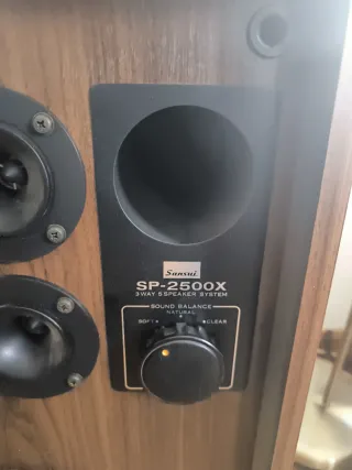 1 unidad Altavoz Sansui SP-2500X Marrón.