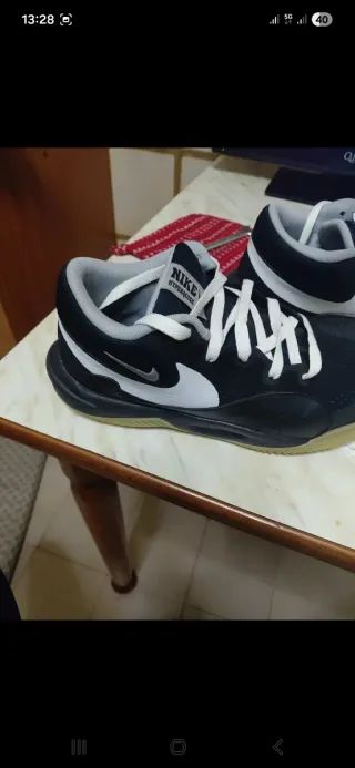 Nike Hyperquick Scarpe da Ginnastica Uomo Taglia 4