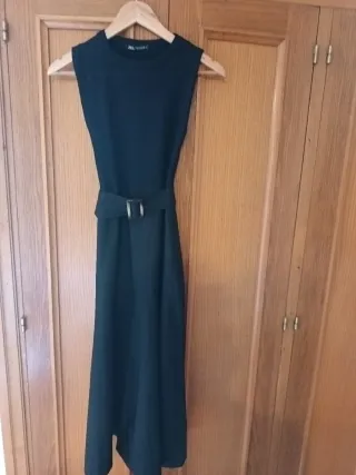 Vestido Zara negro con cinturón