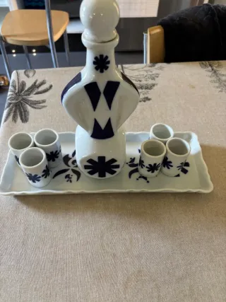 Botella y vasos Sargadelos