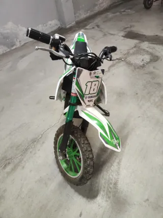 Moto Eléctrica Motocross Yamaha 18