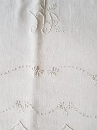 Juego de cama algodón bordado a mano.