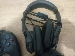 Consola PS4 Negra con 3 Mandos y Accesorios