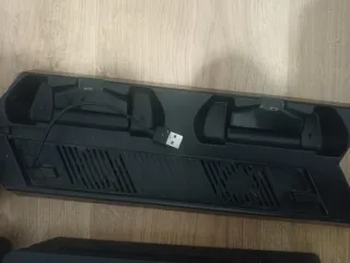 Consola PS4 Negra con 3 Mandos y Accesorios