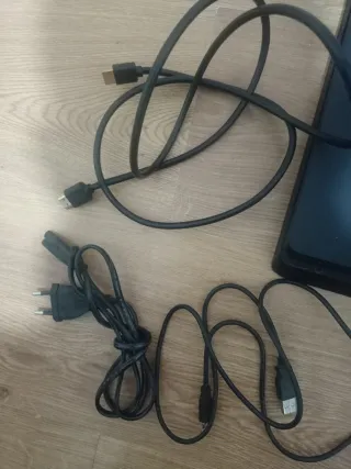 Consola PS4 Negra con 3 Mandos y Accesorios