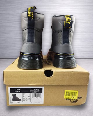 Dr. Martens Tarik GunMetal botas Mujer T38 Nuevas