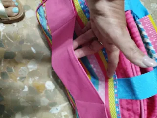 Bolso infantil rosa con lentejuelas