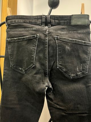 Pantalón vaquero Zara negro talla 36