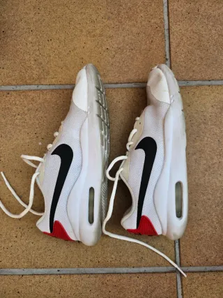 Zapatillas Nike Air Hombre Blancas y Rojas