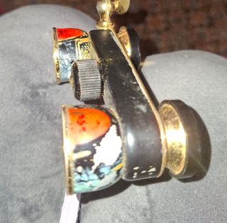 Binocolo dorato con manico nero