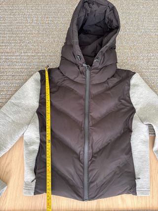 Chaqueta acolchada con mangas grises