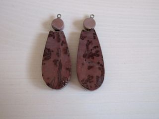2 pendenti per orecchini. La pietra il diaspro.