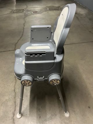 Trona bebé gris y blanca