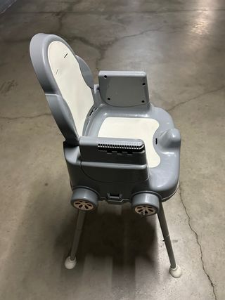 Trona bebé gris y blanca