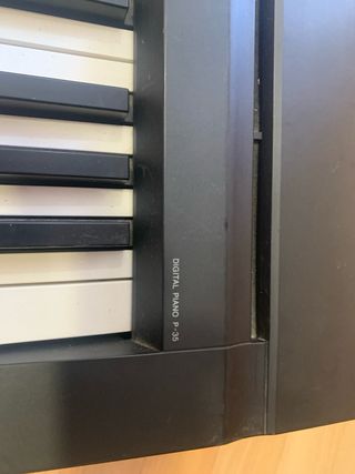 Piano digital Yamaha P-35 (Leer bien)