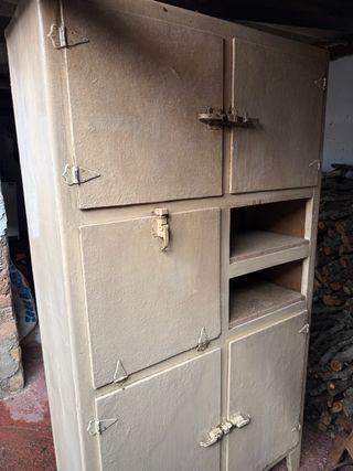 Alacena antigua de madera.