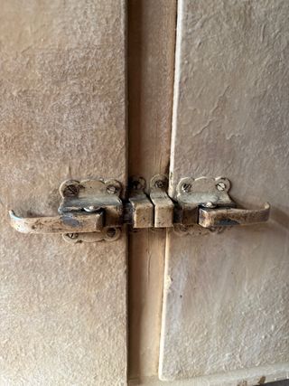 Alacena antigua de madera.