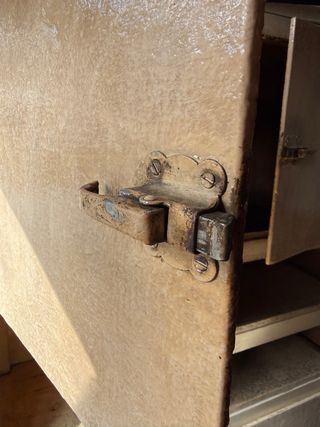 Alacena antigua de madera.