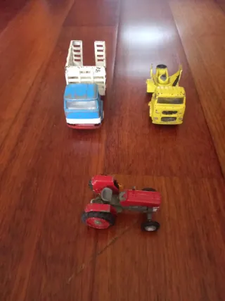 Lote de 3 Juguetes: Camión, Hormigonera y Tractor