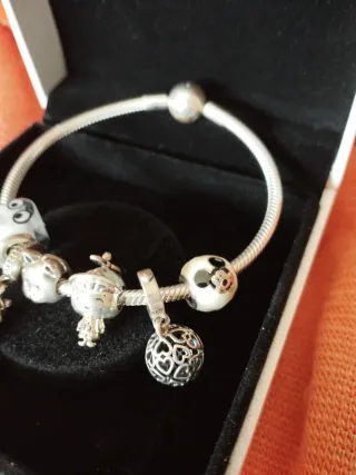 Pulsera Pandora con 6 charms