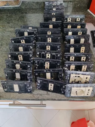 Set di placche, interruttori e prese Bticino