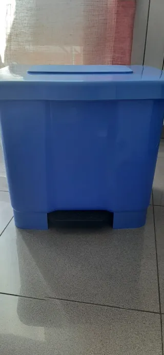 Cubo basura con separadores