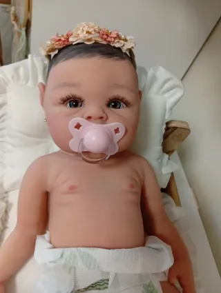Bebe Reborn de silicona con sistema de bebida y pi