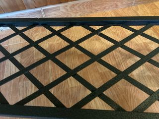 Mueble de forja con diseño de hojas y espejo