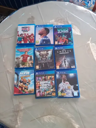 Consola PS4 con 2 mandos (rojo y blanco)