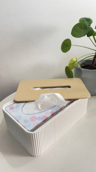 Capa para caixa de lenços dourada e branca