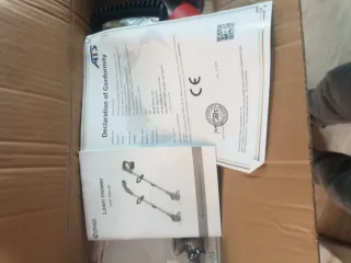 Desbrozadora eléctrica roja