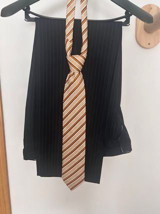 Traje Pierre Cardin Negro con Corbata