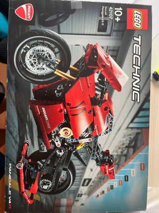 Lego Technic Ducati Panigale V4 R 42107