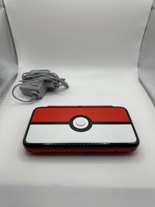 Nuovo Nintendo 2DS XL edizione Poké Ball