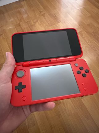 Nuovo Nintendo 2DS XL edizione Poké Ball