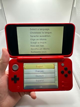 Nuovo Nintendo 2DS XL edizione Poké Ball