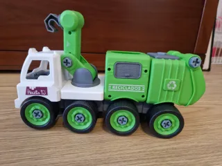 Camión de reciclaje desmontable con herramientas